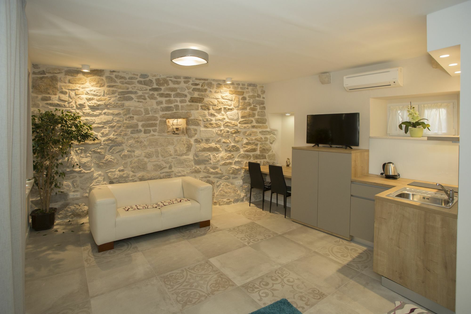 Situs Residence สปลิท ภายนอก รูปภาพ